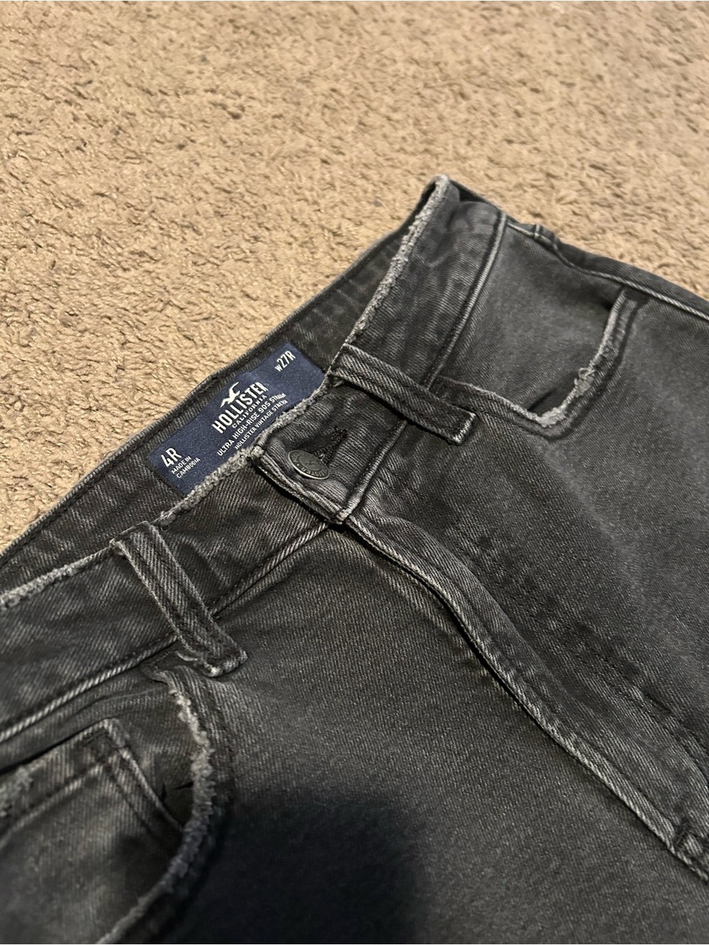 Hollister Women’s Faded Ultra High Rise 90’s Straight Jeans